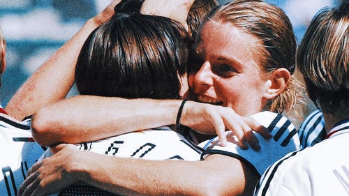 Foto de tendencia de la Copa Mundial Femenina de la FIFA: el gol de oro de Alemania: momento #8 de la Copa Mundial Femenina